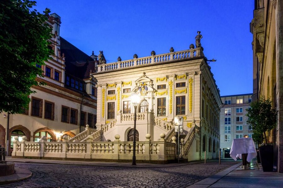 1.5-Hour Historical Tour of Leipzig with Costumed Guide - Why the three characters make the history work