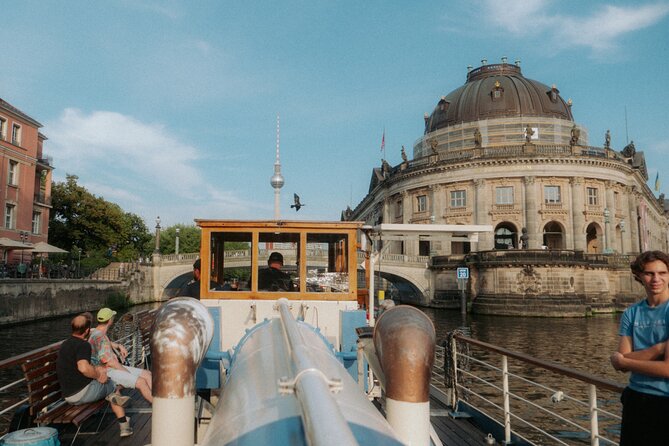 1-hour Sightseeing Boat Cruise Through Historic City Center - The government district and Hauptbahnhof