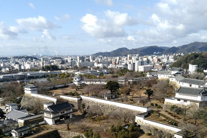 2.5 Hour Private History and Culture Tour in Himeji Castle - Finding the best views from the top floor