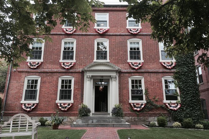 2.5-Hour Salem History & Sightseeing Guided Walking Tour - Kenneth’s guide style and personal touches
