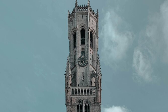 2-Hour Historical Walking Tour in Bruges with Praline Included - War, Gruuthuse, and Bruges’ changing fortunes