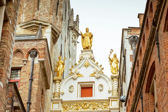 2-Hour Historical Walking Tour in Bruges with Praline Included - Art, medicine, and the praline connection