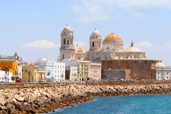 2 Hours Tour around Cádiz: History, anecdotes and curiosities - A strong first look at Cádiz’s old town