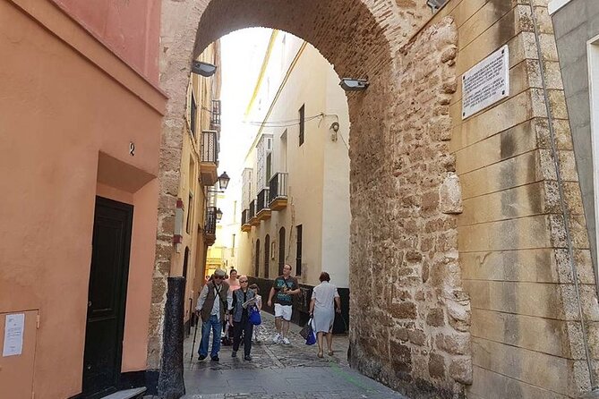 2 Hours Tour around Cádiz: History, anecdotes and curiosities - Timing, walking, and weather