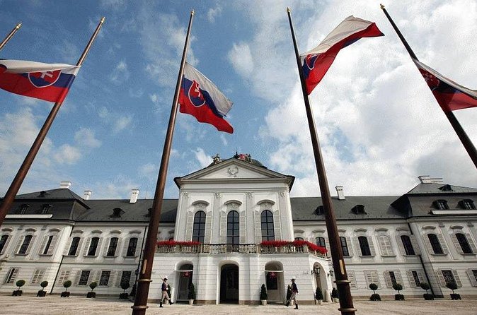 20th Century Tour World War 2 and Communism - The government palace and the Presidential Palace