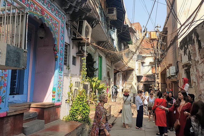 3-Hour Old Delhi Heritage Walking tour with Rickshaw ride - Naughara and the Jain Temple
