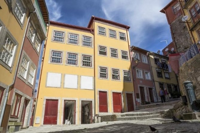 3-Hour Porto Jewish Heritage Walking Tour with Local Guide - Chafariz da Porta do Olival and the story of confinement