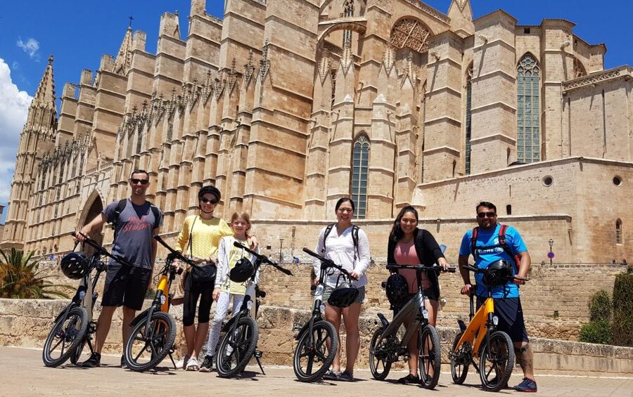 3 Hours Historic E-Bike Tour in Palma de Mallorca - A guide-led ride with room for questions