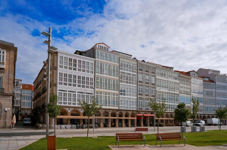 A Coruña: Historic Walking Tour Old Town and Highlights - Churches and squares in the Old Town