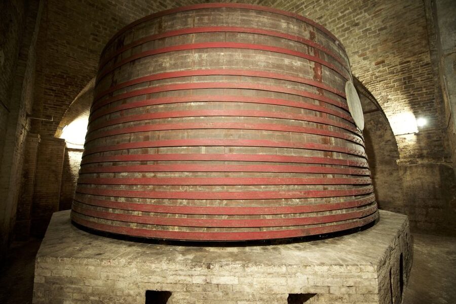 Abruzzo: Historic Cellar Wine Tour and Tasting - What the small group changes
