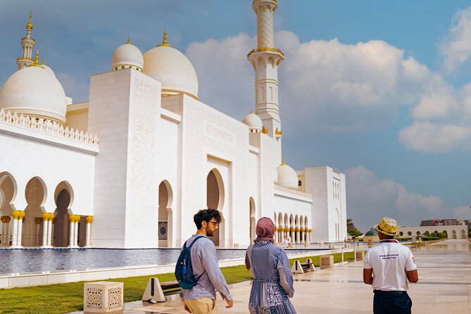 Abu Dhabi Sightseeing Tour: Sheikh Zayed Mosque, Heritage Village & Dates Market - Heritage Village and a small window into old Abu Dhabi