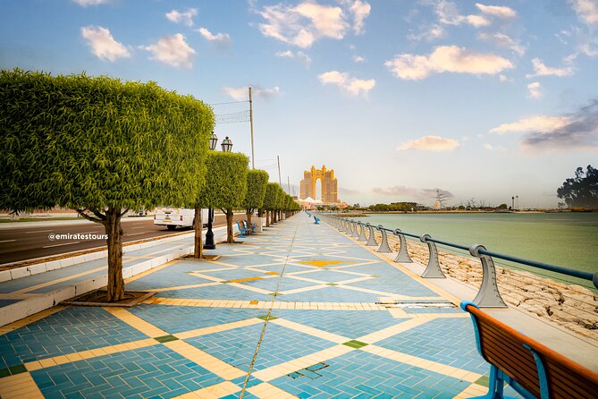 Abu Dhabi Sightseeing Tour: Sheikh Zayed Mosque, Heritage Village & Dates Market - How the four-hour format works