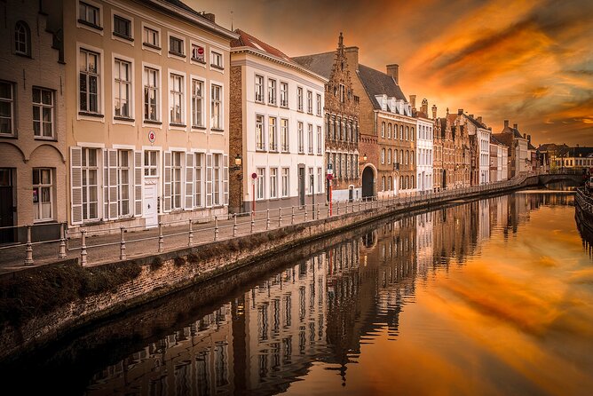 Across Bruges History Equals Fun with chocolate and waffle sample - Chocolate, waffles, and the final stop at Pur Chocolat