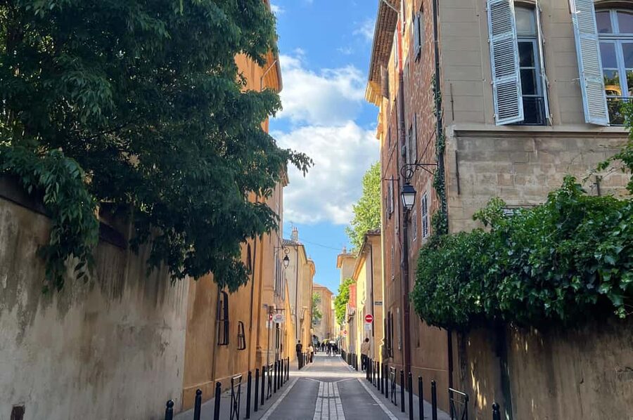 Aix-en-Provence: Between History and City Charm - La Rotonde gives you a useful starting point