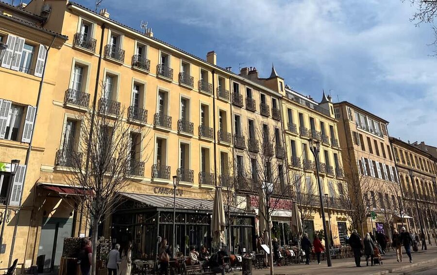 Aix-en-Provence: Between History and City Charm - Place d’Albertas offers a quieter pause