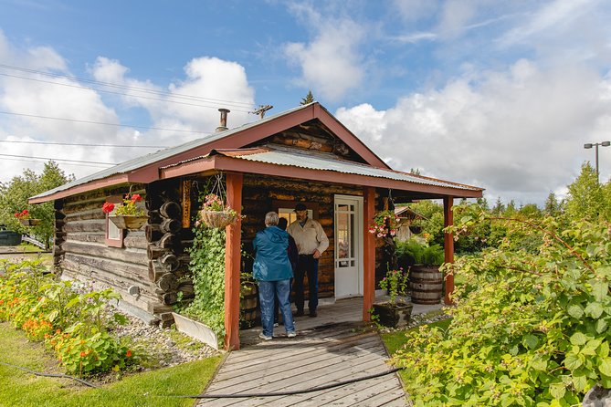 Alaskan Heritage & Sightseeing Tour - Seeing the Alyeska Pipeline up close
