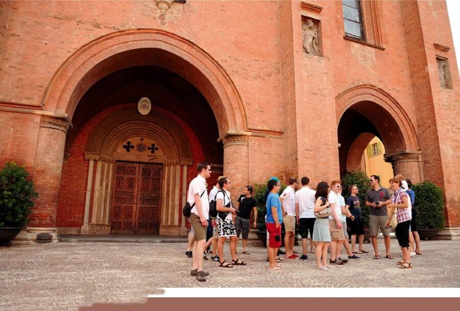 Alba: Historic Town Highlights Guided Walking Tour - Why Alba is worth seeing on foot
