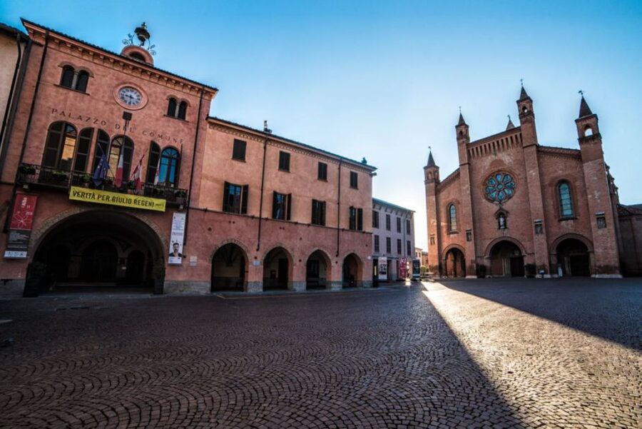 Alba: Historic Town Highlights Guided Walking Tour - A look at Alba’s food shops and boutiques