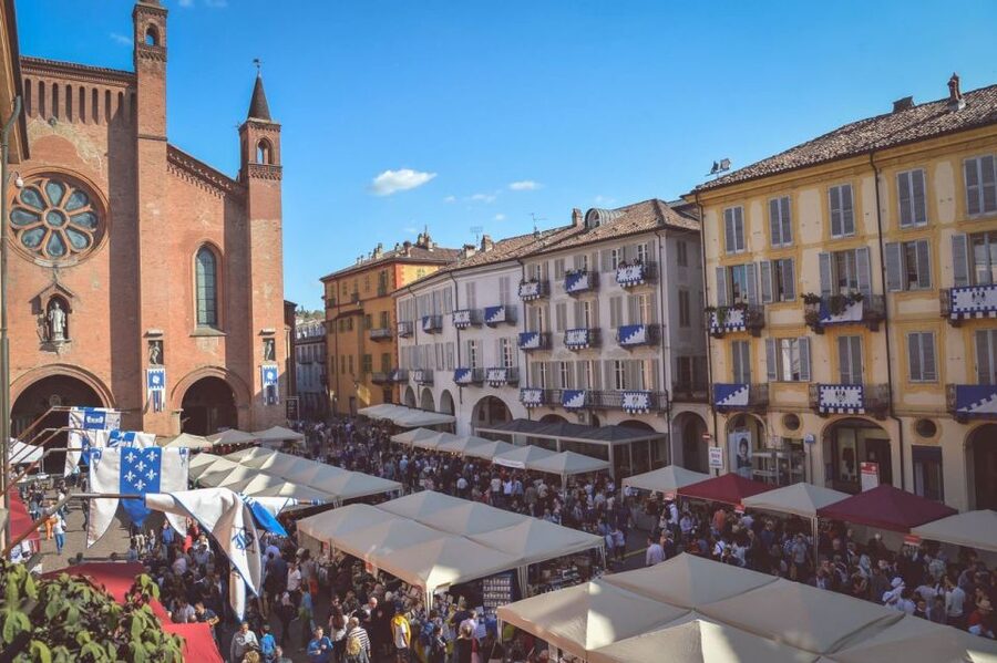 Alba: Historic Town Highlights Guided Walking Tour - Meeting at Piazza Risorgimento, 2