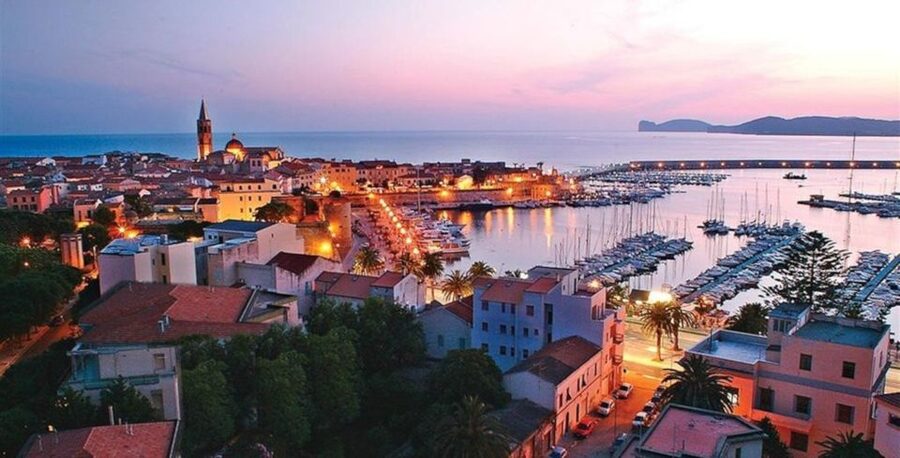 Alghero: Historic Center Walking Tour with A Local Guide - A 90-minute pace that works for most people