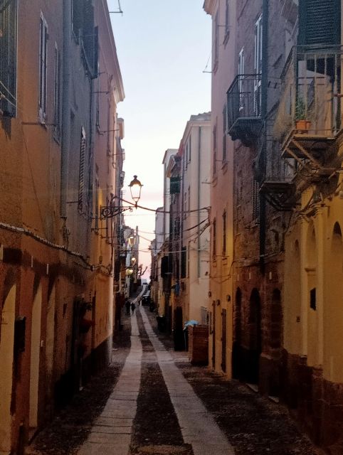 Alghero: walking tours around the ancient city - Beginning inside Porta Terra tower