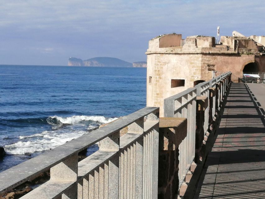 Alghero: walking tours around the ancient city - Walking through the ancient city center