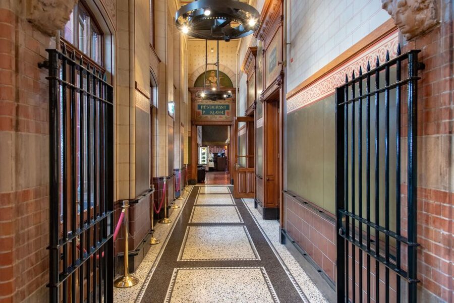 Amsterdam: 3-Course Meal in Historic 1st Class Waiting Rooms - Who should book this meal?