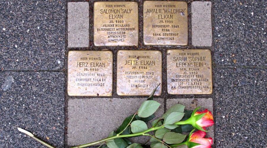 Amsterdam: Anna Frank and World War II History Walking Tour - The memorial for Jewish, Sinti, and Roma victims