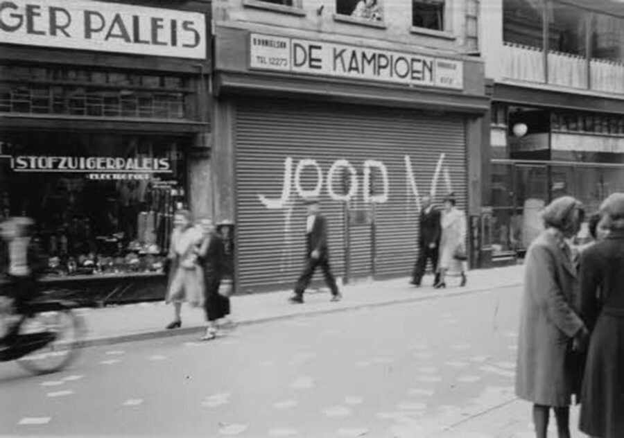 Amsterdam: Anna Frank and World War II History Walking Tour - Who should book this experience
