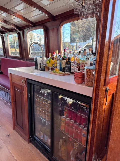 Amsterdam: Historic Boat Cruise with open bar and nibbles - Booking details worth knowing