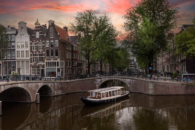Amsterdam Historic Tour On Classic Saloon Boat - The Canal Ring and Its Unusual Lines of Sight