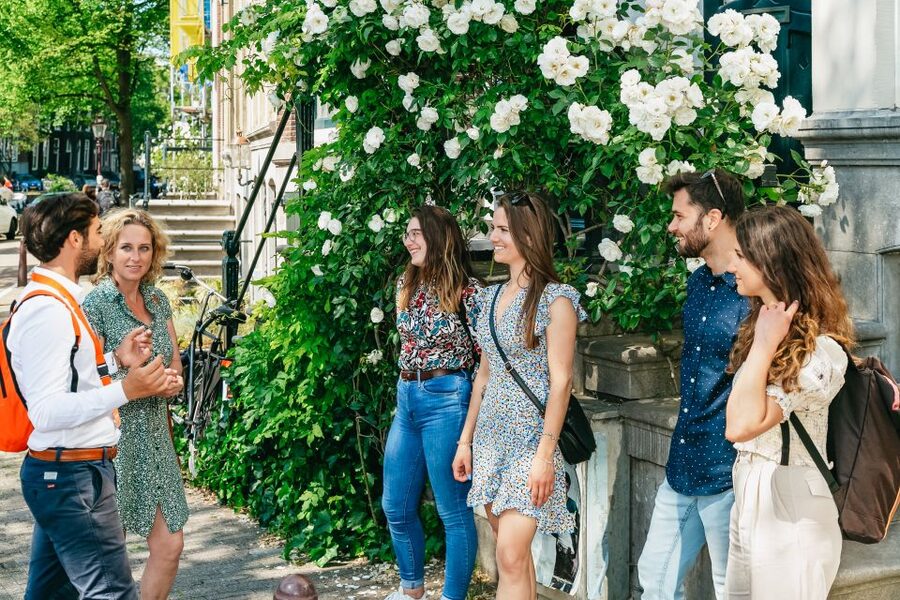 Amsterdam: Historical Highlights Walking Tour with Tasting - Canals, bridges, and the making of a trading city