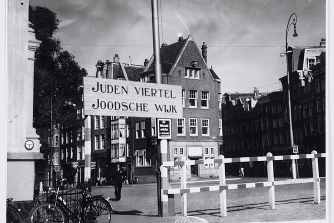 Amsterdam in World War II Tour - Magna Plaza and the wartime post office