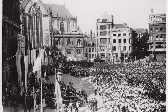 Amsterdam in World War II Tour - Raadhuisstraat and the Multatuli statue