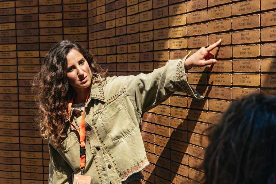 Amsterdam: Life of Anne Frank and World War II Walking Tour - Anne Frank’s family, writing, and years in hiding