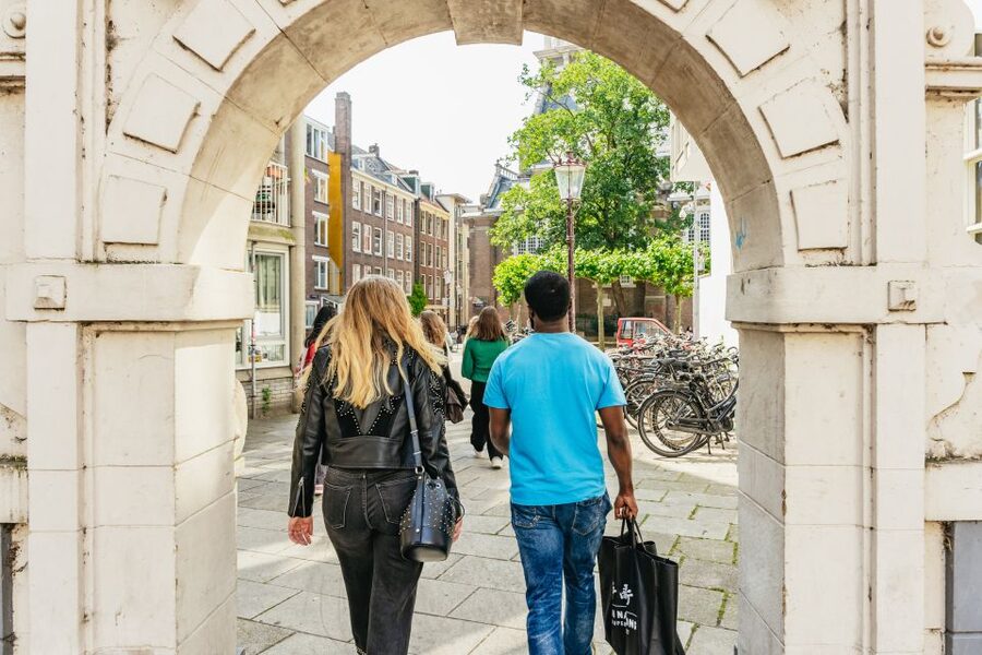 Amsterdam: Life of Anne Frank and World War II Walking Tour - Guides, languages, and group choices