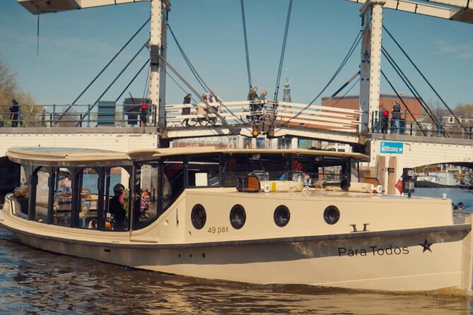 Amsterdam: Luxury Canal Cruise with Historic VR Experience - The wealthy neighborhoods and Amsterdam’s social divide
