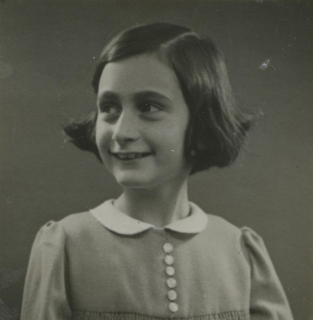 Amsterdam: Private Anne Frank and Jewish History Tour - Passing Hortus Botanicus and Artis Zoo