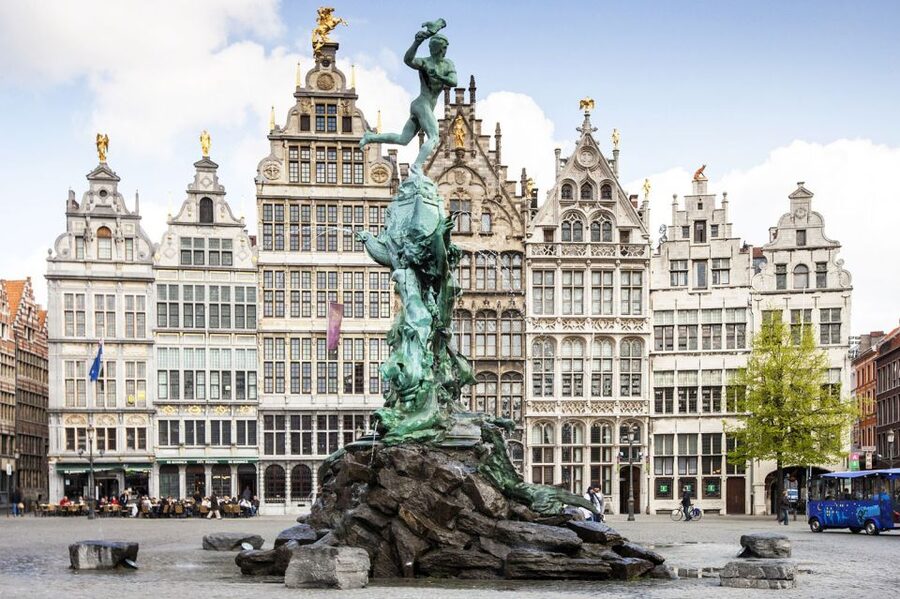 Antwerp: Private Historical Highlights Walking Tour - Nello and Patrasche, a local story in statue form