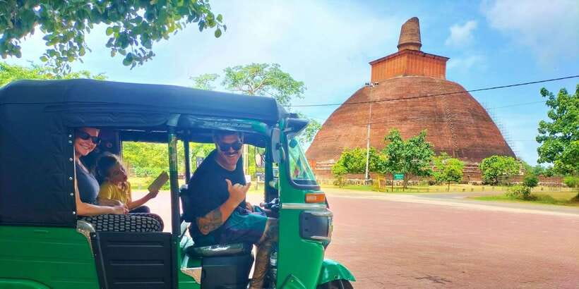 Anuradhapura Private Ancient City Day Tour - Sri Maha Bodhi and Ruwanwelisaya: the sacred heart