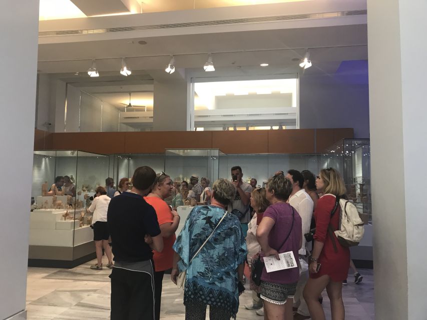 Archaeological Museum of Heraklion: Guided Walking Tour - Meeting the guide at the Heraklion museum entrance