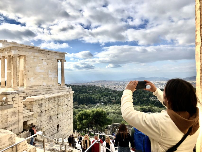 Athens:Acropolis - Historical Center Walking Tour in Spanish - Who should book this walking tour?