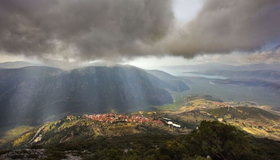 Athens: Delphi, Corycian Cave, and 300 Battlefield Day Trip - Should you book it?