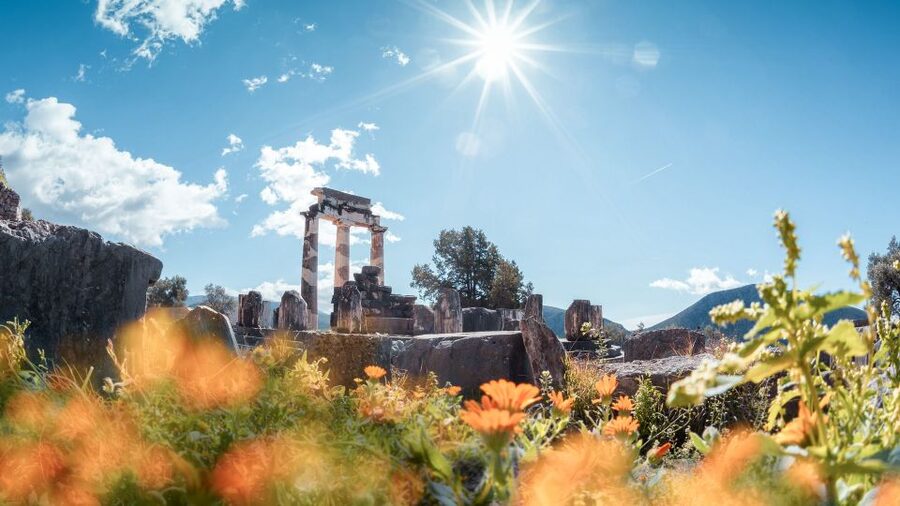 Athens: Delphi, Corycian Cave, and 300 Battlefield Day Trip - Arachova gives you a mountain welcome