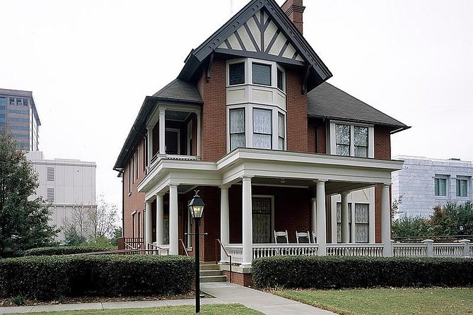 Atlanta Historical Homes Tour - Buckhead: grand houses, shopping, and Atlanta wealth