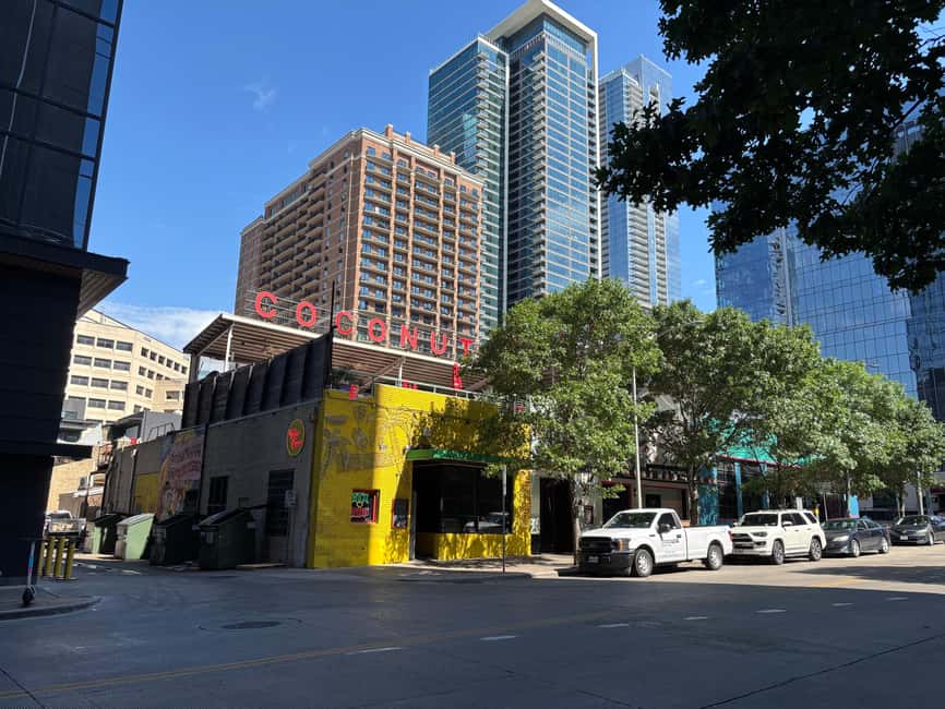 Austin: Morning History Walking Tour of Downtown Austin - The Texas Capitol from Congress Avenue