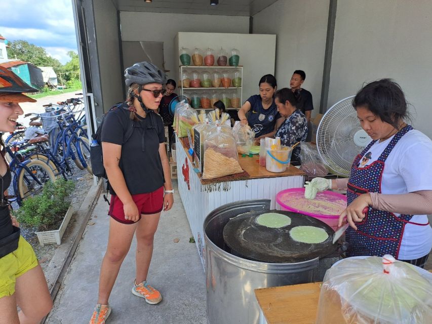 Ayutthaya City and Historical Park Bike Tour - Chao Phrom Market, where the old city feels present