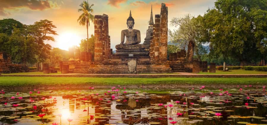 Ayutthaya Private Guided Day Tour, 4 Ancient Temples - Wat Mahathat and the Buddha in the roots