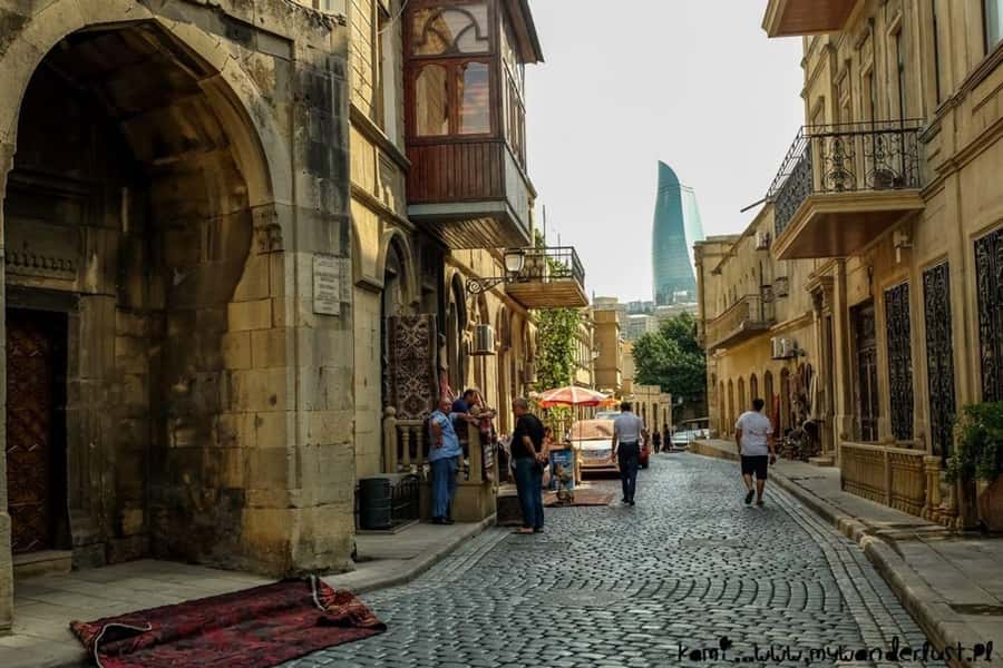 Baku: Stunning Walking Tour of Historical and Modern City - Baku Boulevard brings you to the Caspian Sea
