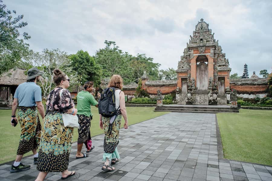 Bali: Tanah Lot UNESCO World Heritage Sites Full-Day Tour - Tanah Lot and the sunset finale